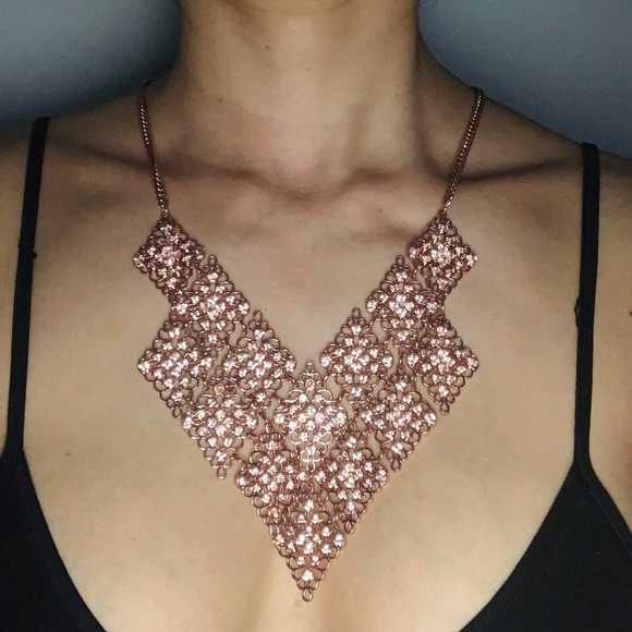 🎀FREE W/75$ PURCHASE Rose Gold Statement Necklace - Picture 3 of 4